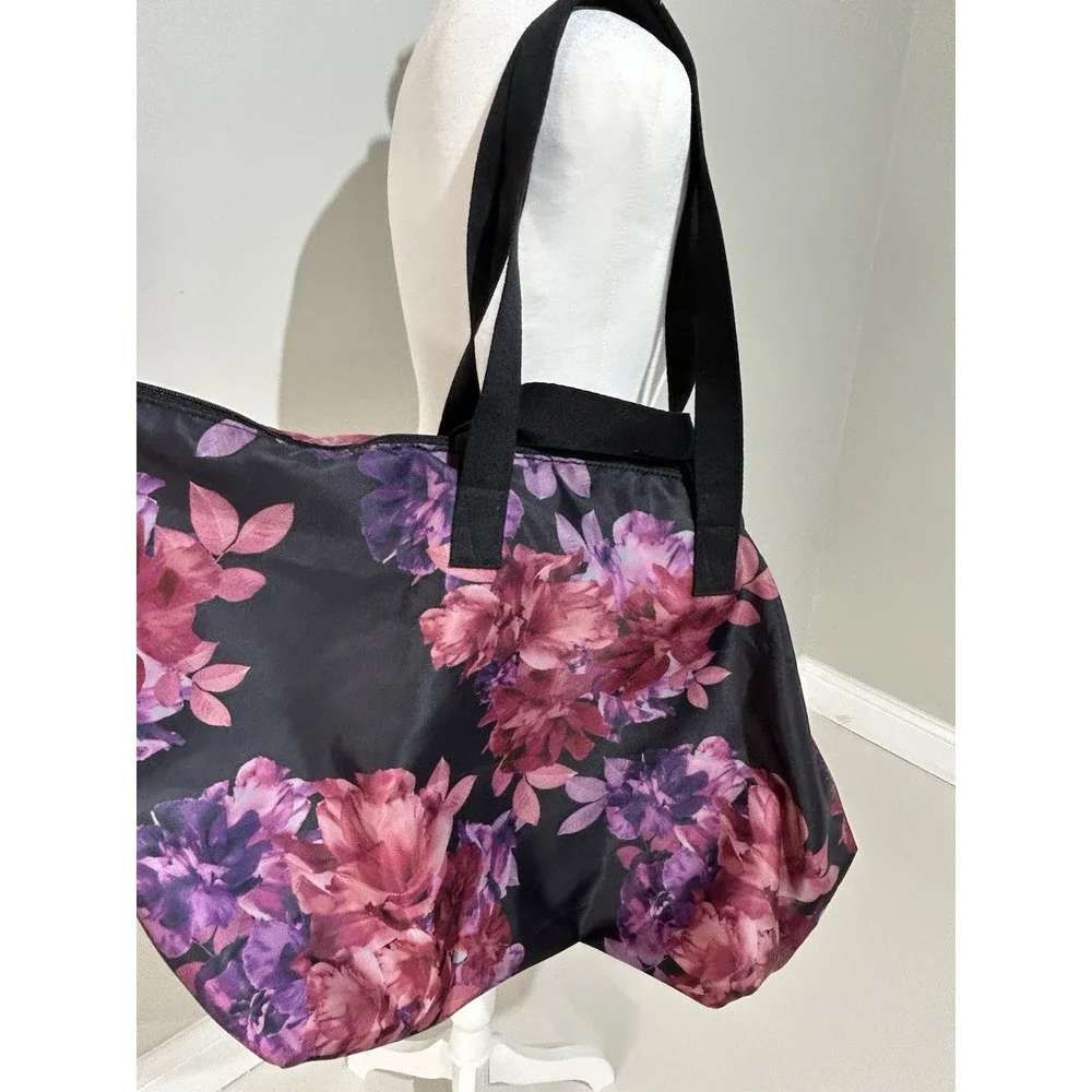 Victoria's Secret Floral Weekender Travel Bag 4 Pc Cosmetic Set NWT Pink Purple